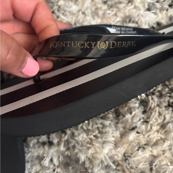 (Kentucky Derby) Black and White Striped Flip Flops - Picture 4 of 5